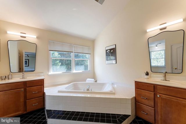 12704 AUTUMN CREST DR, Oak Hill, VA 20171