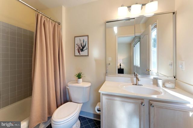 12704 AUTUMN CREST DR, Oak Hill, VA 20171