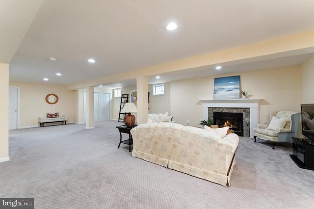 12704 AUTUMN CREST DR, Oak Hill, VA 20171