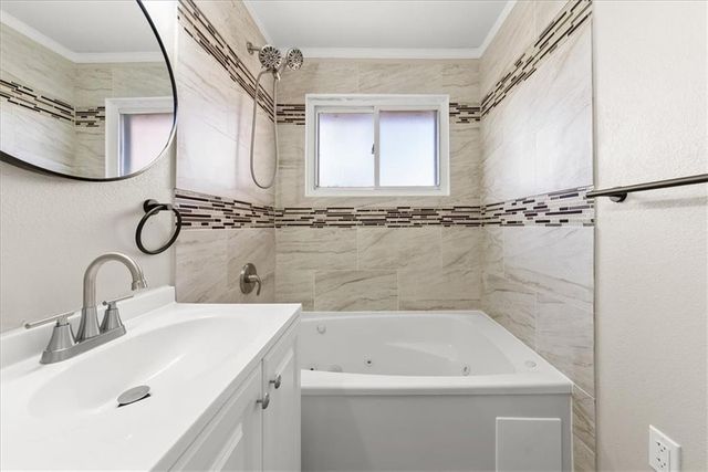 7504 E 49th Street, Kansas City, MO 64129