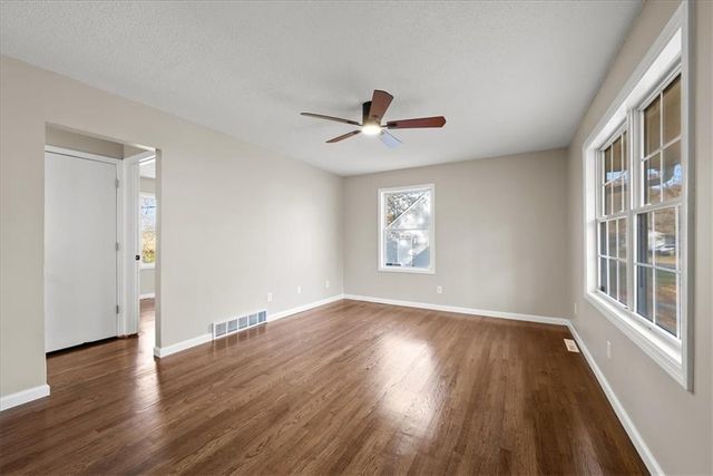 7504 E 49th Street, Kansas City, MO 64129