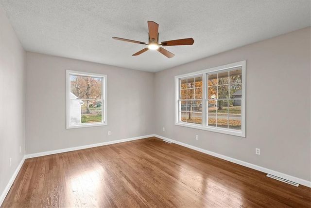 7504 E 49th Street, Kansas City, MO 64129