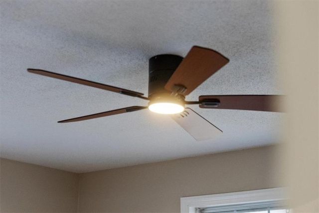 7504 E 49th Street, Kansas City, MO 64129