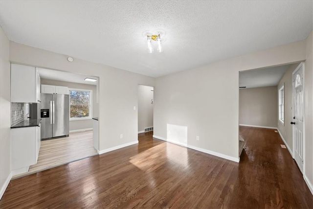 7504 E 49th Street, Kansas City, MO 64129