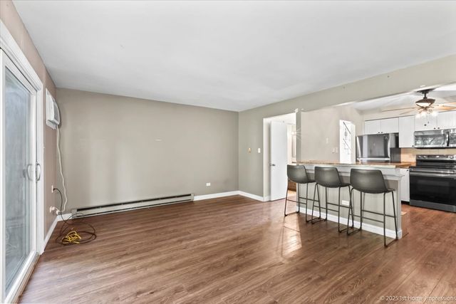 7526 S Cork Avenue 7526, Justice, IL 60458