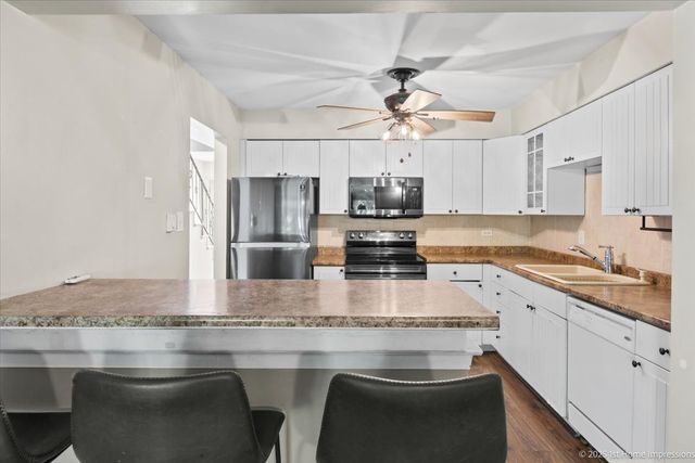 7526 S Cork Avenue 7526, Justice, IL 60458