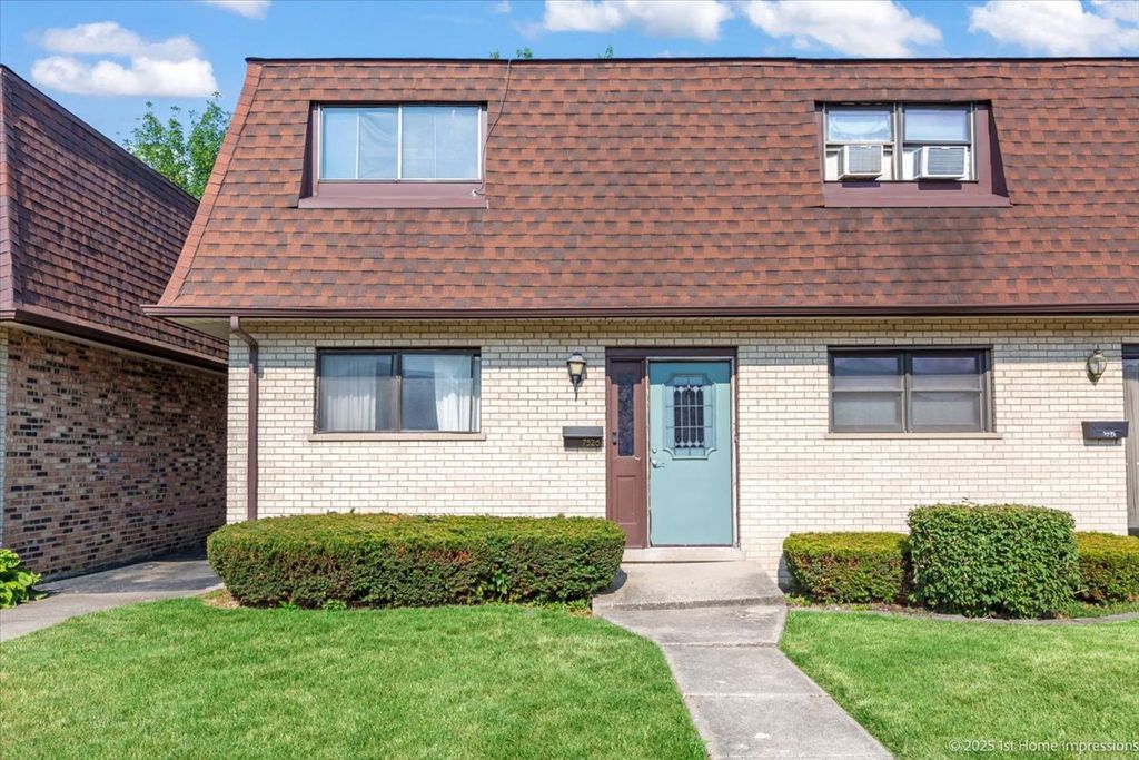 7526 S Cork Avenue 7526, Justice, IL 60458