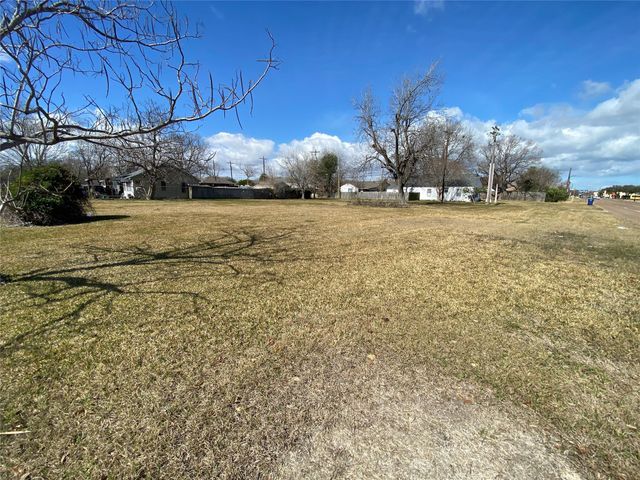 2102 6th Avenue N, Texas City, TX 77590
