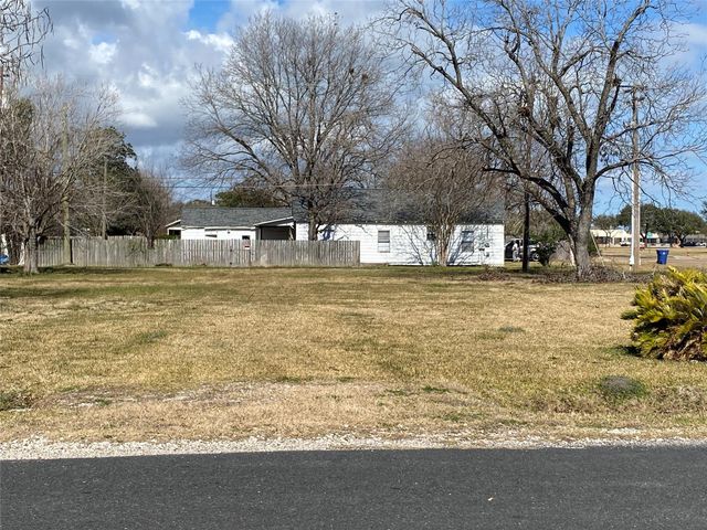2102 6th Avenue N, Texas City, TX 77590