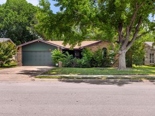 801 E Timberview Lane, Arlington, TX 76014