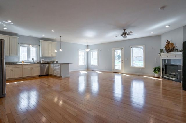 12 Torrey Pines Circle, Plaistow, NH 03865