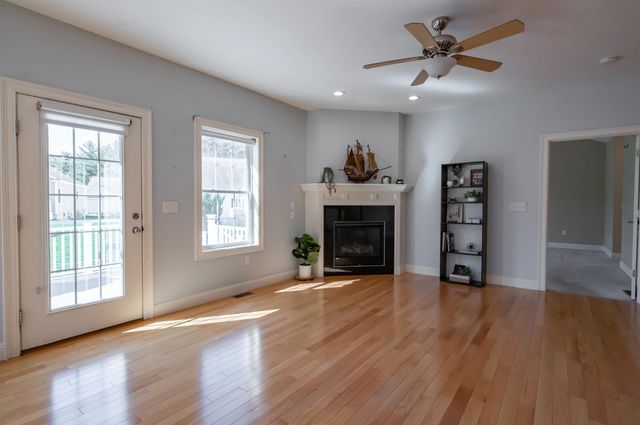 12 Torrey Pines Circle, Plaistow, NH 03865