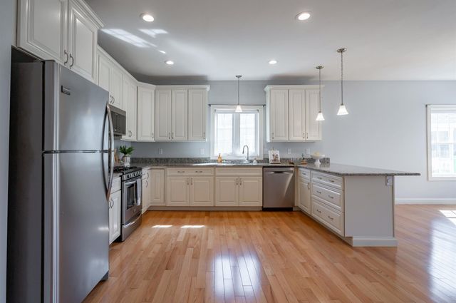 12 Torrey Pines Circle, Plaistow, NH 03865