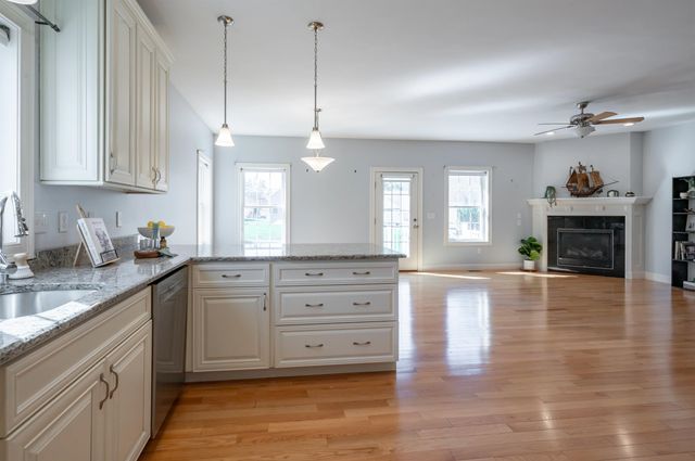 12 Torrey Pines Circle, Plaistow, NH 03865