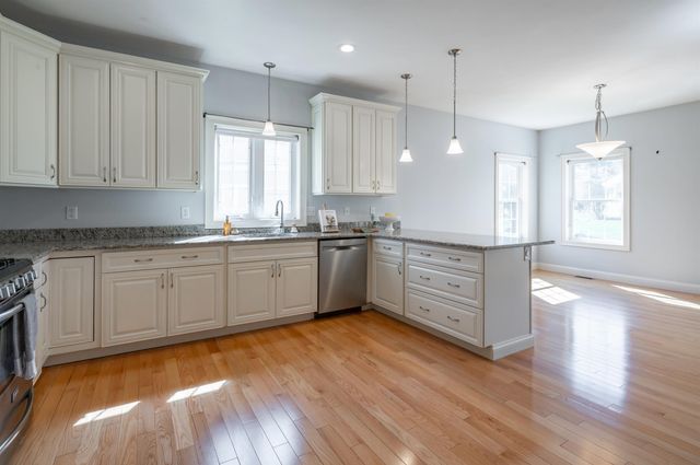 12 Torrey Pines Circle, Plaistow, NH 03865