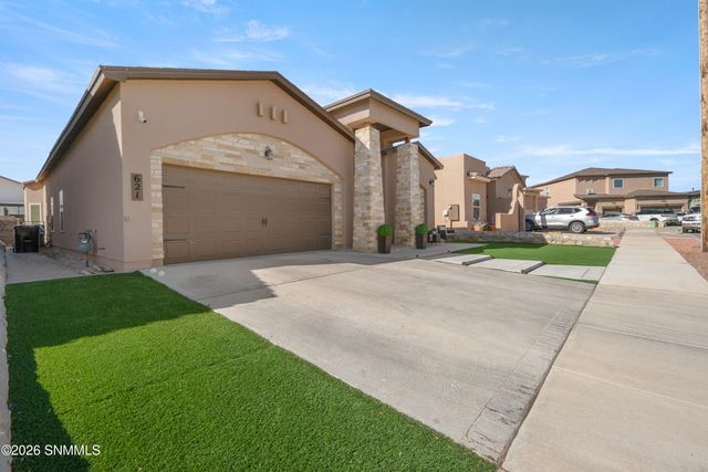 621 La Entrada Circle, Sunland Park, NM 88063