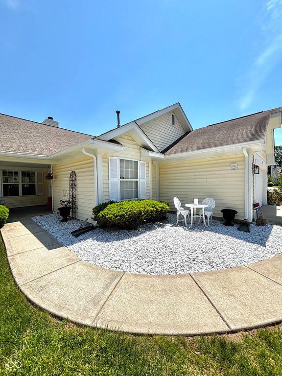 7335 Brackenwood Circle S, Indianapolis, IN 46260
