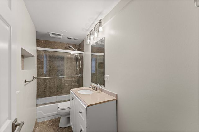 4214 N Kenmore Avenue GF, Chicago, IL 60613