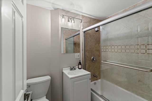 4214 N Kenmore Avenue GF, Chicago, IL 60613