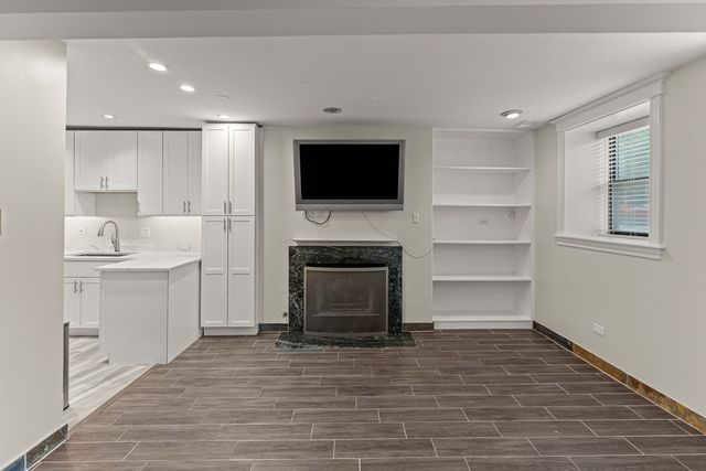 4214 N Kenmore Avenue GF, Chicago, IL 60613