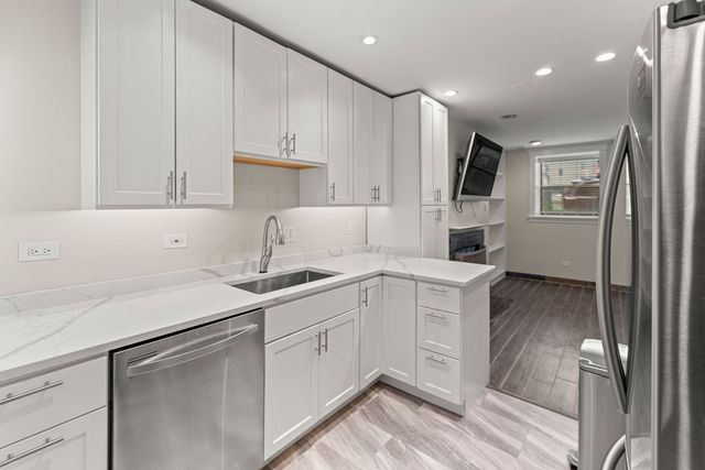 4214 N Kenmore Avenue GF, Chicago, IL 60613