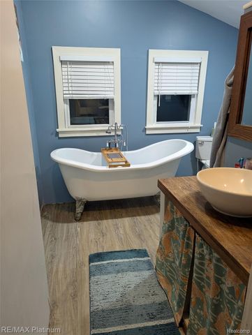 9084 Hartland Road, Tyrone Township, MI 48430