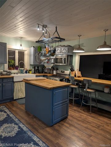 9084 Hartland Road, Tyrone Township, MI 48430