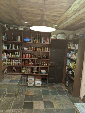 9084 Hartland Road, Tyrone Township, MI 48430