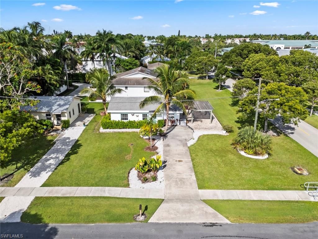560 9th AVE S, NAPLES, FL 34102 — exterior