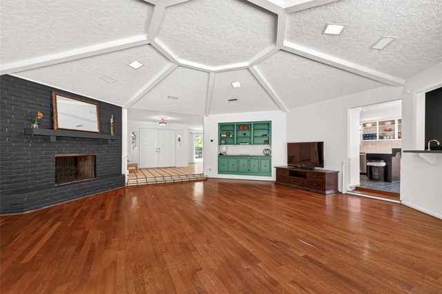 5210 Lodge Creek, Houston, TX 77066