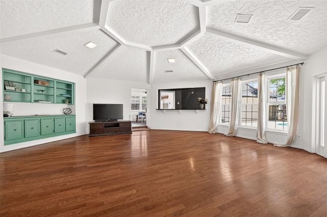 5210 Lodge Creek, Houston, TX 77066