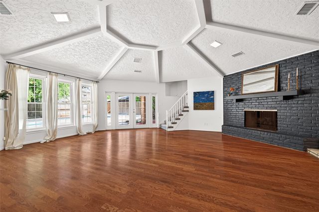 5210 Lodge Creek, Houston, TX 77066