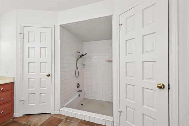 5210 Lodge Creek, Houston, TX 77066