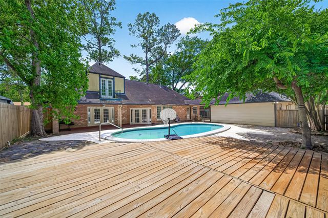 5210 Lodge Creek, Houston, TX 77066