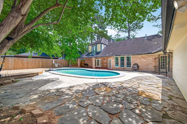 5210 Lodge Creek, Houston, TX 77066