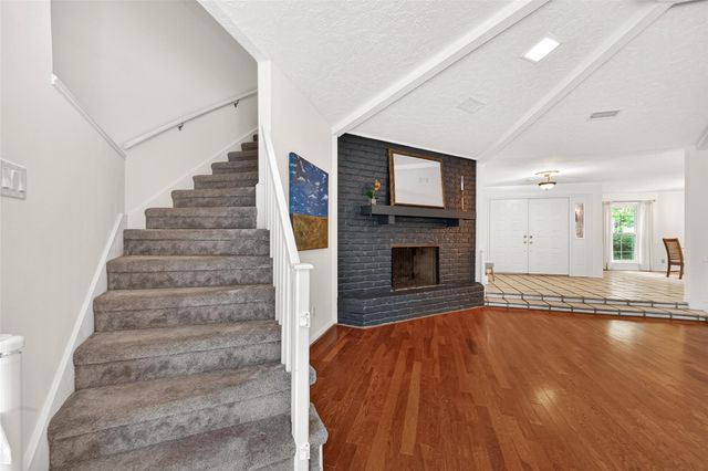 5210 Lodge Creek, Houston, TX 77066