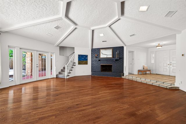 5210 Lodge Creek, Houston, TX 77066