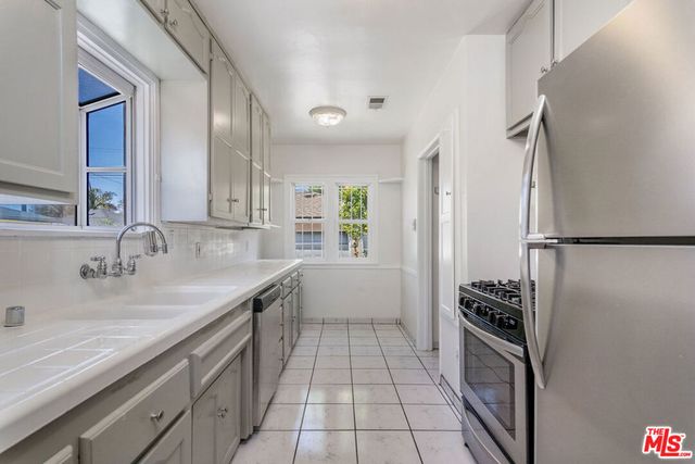 1817 S Genesee Avenue, Los Angeles, CA 90019