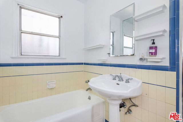 1817 S Genesee Avenue, Los Angeles, CA 90019