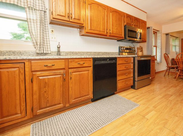 176 River Forest Rd, Evansdale, IA 50707
