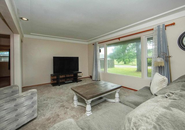 176 River Forest Rd, Evansdale, IA 50707