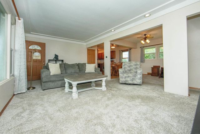 176 River Forest Rd, Evansdale, IA 50707