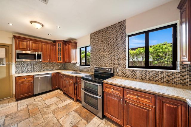 6311 SW 65th Ave, South Miami, FL 33143