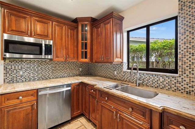 6311 SW 65th Ave, South Miami, FL 33143
