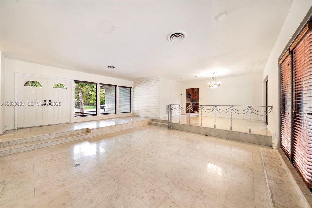 Image 13 of property listing at 6311 SW 65th Ave, South Miami, FL 33143