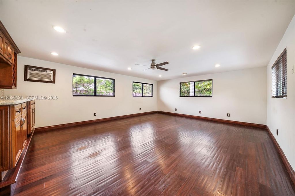Image 19 of property listing at 6311 SW 65th Ave, South Miami, FL 33143
