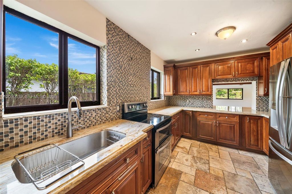 Image 24 of property listing at 6311 SW 65th Ave, South Miami, FL 33143