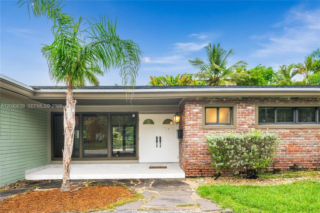 Image 3 of property listing at 6311 SW 65th Ave, South Miami, FL 33143