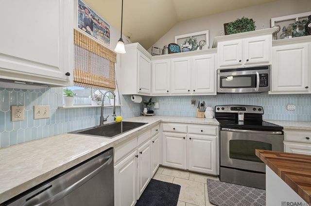15001 Cross Gate Dr, Walker, LA 70785