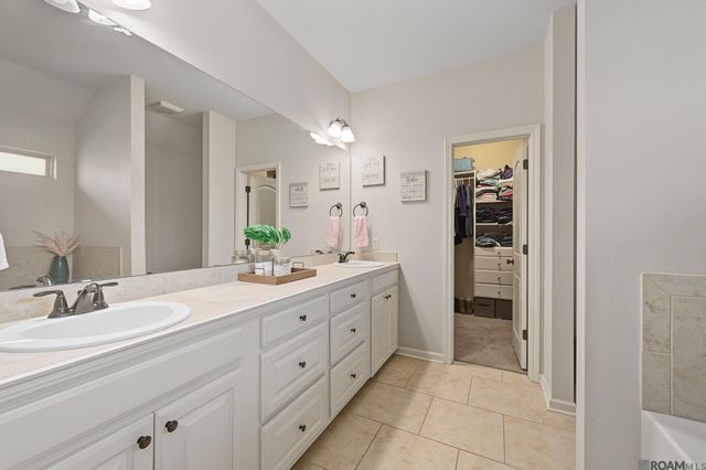 15001 Cross Gate Dr, Walker, LA 70785